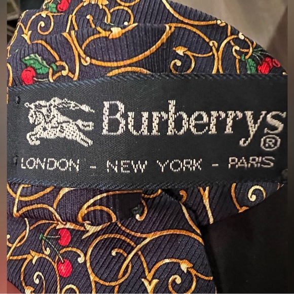 Burberry’s silk tie - Picture 2 of 5